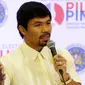 Mantan Petinju, Manny Pacquiao memberikan keterangan kepada wartawan usai  diangkat senator di Manila, Filipina, Kamis (19/5). Pacquiao berhasil menduduki 1 dari 12 kursi senator di Majelis Tinggi setelah mendapat 16 juta suara. (REUTERS/Erik De Castro)