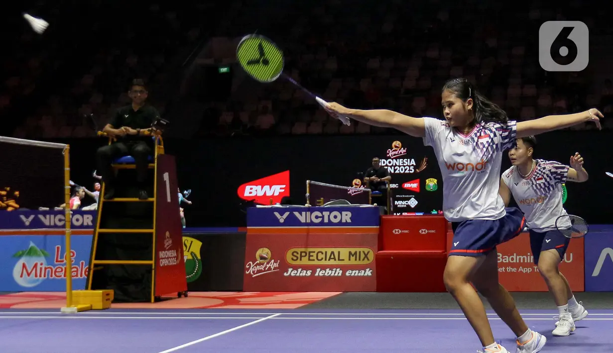 Kemenangan ini membawa ganda putri Indonesia, Apriyani Rahayu/Febi Setianingrum ke babak 16 besar turnamen Indonesia Open 2025. (Liputan6.com/Herman Zakharia)