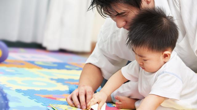 Bukan Hanya dengan Bunda, Ayah Juga Bisa Membangun Bonding dengan Si Kecil Lho!