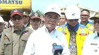 Menteri Koordinator Bidang Pembangunan Manusia dan Kebudayaan (Menko PMK) Muhadjir Effendy meninjau perbaikan jalan tol Bogor Ciawi Sukabumi (Bocimi) sesi dua ruas Cigombong-Parungkuda, (Liputan6.com/Fira Syahrin).