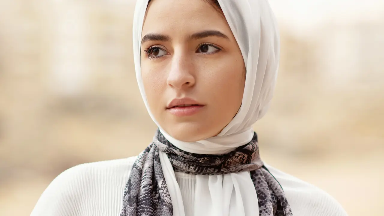 Ilustrasi makeup sederhana untuk Lebaran/dok. Unsplash Khaled