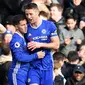 Para pemain Chelsea merayakan gol yang dicetak Eden Hazard ke gawang Arsenal. Ketiga gol kemenangan Chelsea dicetak oleh Marcos Alonso 13', Eden Hazard 53' dan juga Cesc Fabregas 85'. (EPA/Andy Rain)