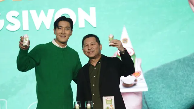 Siwon Choi Hadir di acara Intimate Meet & Greet SASA.