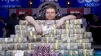 Joe McKeehen berpose diatas tumpukan uang yang ia menangkan dalama kejuaraan poker dunia di Las Vegas, Amerika Serikat, (10/11/2015). McKeehen memenangkan uang 107 Miliar rupiah dan gelang tanda kemenangan dalam kejuaraan ini. (REUTERS/Steve Marcus)