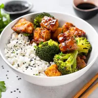 ilustrasi nasi brokoli tahu/Kattecat/Shutterstock