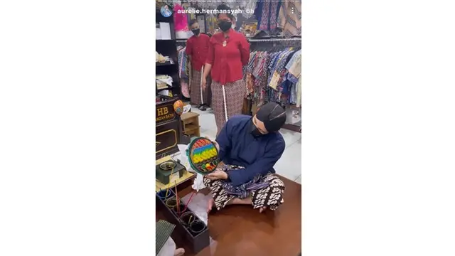 6 Momen Atta Halilintar dan Aurel Hermansyah di Jogja, Mampir Beli Telur Gulung
