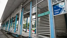 Kondisi Halte Bus Transjakarta Tosari lama di Jalan Jenderal Sudirman, Jakarta, Kamis (7/1/2021). Kondisi halte tersebut kini terbengkalai usai beroperasinya Halte Tosari baru dengan daya tampung yang bertambah dua kali lipat. (Liputan6.com/Faizal Fanani)