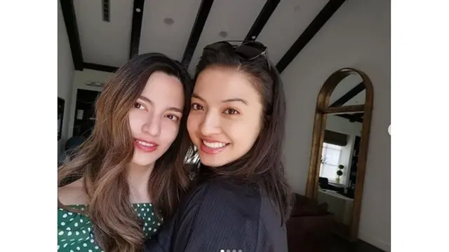 4 Potret Pesona Nia Ramadhani Saat Bertemu Raline Shah, Disebut High Class Woman dari Netizen