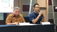 Sekretaris Jenderal (Sekjen) Asosiasi Fintech Pendanaan Bersama Indonesia (AFPI) Sunu Widyatmoko (kanan) dalam konferensi pers bersama AdaKami, Jumat (22/9/2023). (Tira/Liputan6.com)