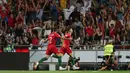 Penyerang Portugal, Andre Silva (kanan) berselebrasi usai mencetak gol ke gawang Italia dalam pertandingan UEFA Nations League di Stadion Luz, Lisbon, Portugal, (11/9). Portugal tipis 1-0 atas Italia. (AP Photo/Armando Franca)