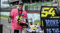 Fermin Aldeguer saat memastikan titel Rookie of The Year pada Sprint Race MotoGP Malaysia. (Lillian SUWANRUMPHA / AFP)
