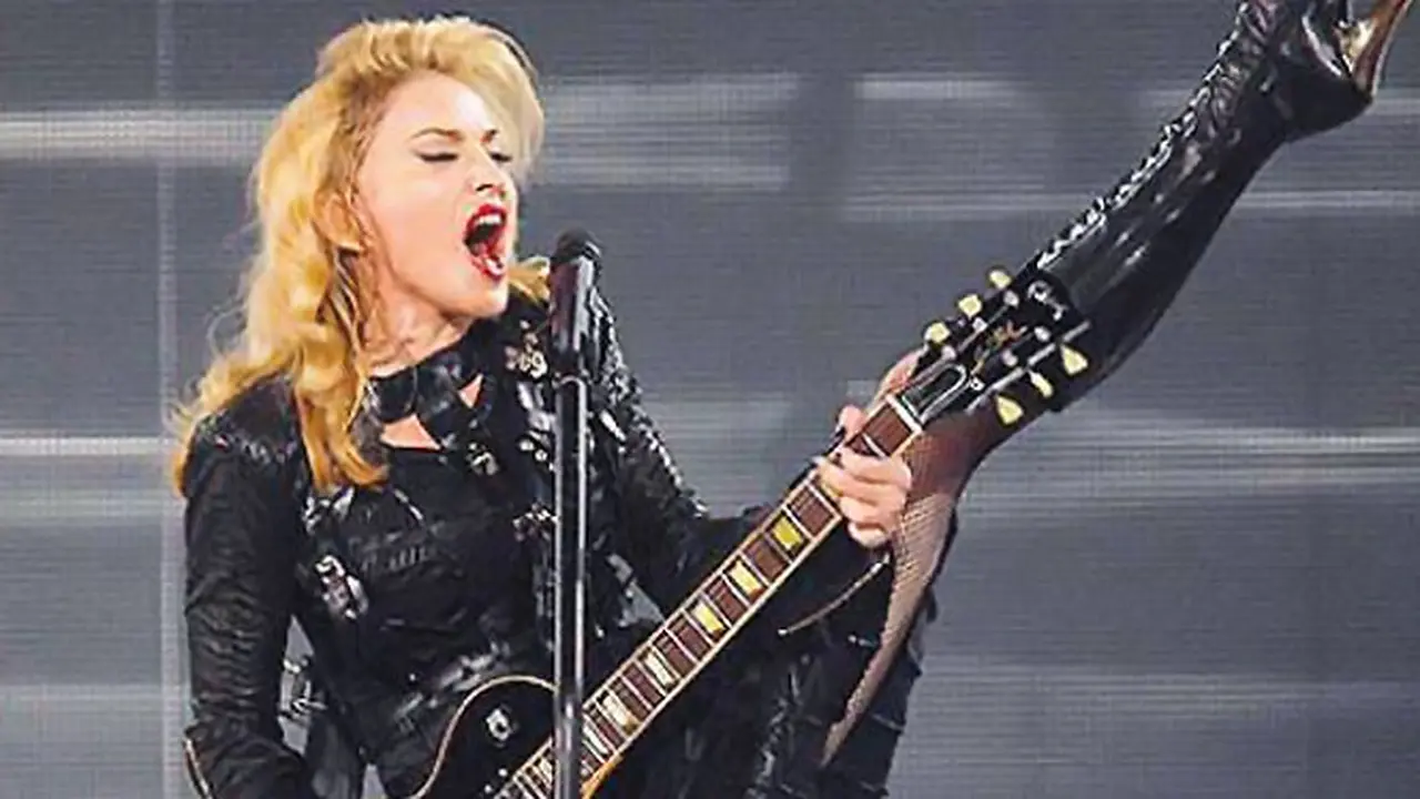 madonna-ngangkang-140117b.jpg