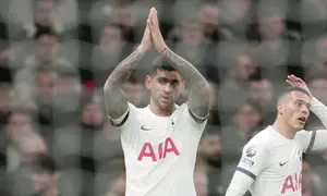 Tottenham sebenarnya unggul lebih dahulu lewat gol Cristian Romero di menit ke-11. (AP Photo/Kin Cheung)