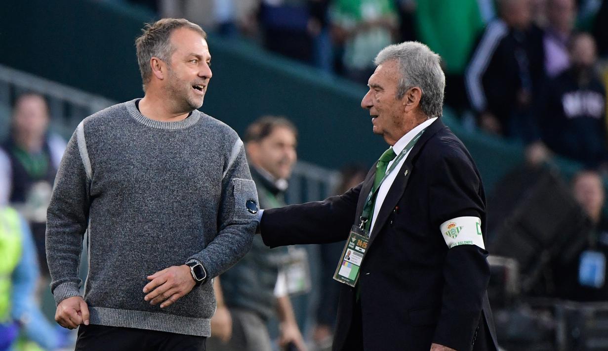 Menurut laporan Mundo Deportivo, Flick menghadapi hukuman setidaknya skorsing dua pertandingan karena kartu merah tersebut. Flick baru akan mengetahui nasibnya setelah Komite Disiplin RFEF mengambil keputusan pada pekan depan. (AFP/Cristina Quicler)