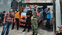 Lift jatuh di pembangunan show room mobil (Foto: Dok Command Center)