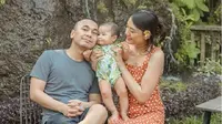 Raditya Dika Pakai Cara Unik Umumkan Kehamilan Sang Istri