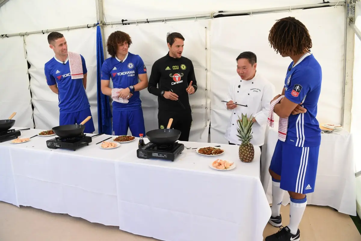 Serunya Penggawa Chelsea Belajar Masak Kwetiau
