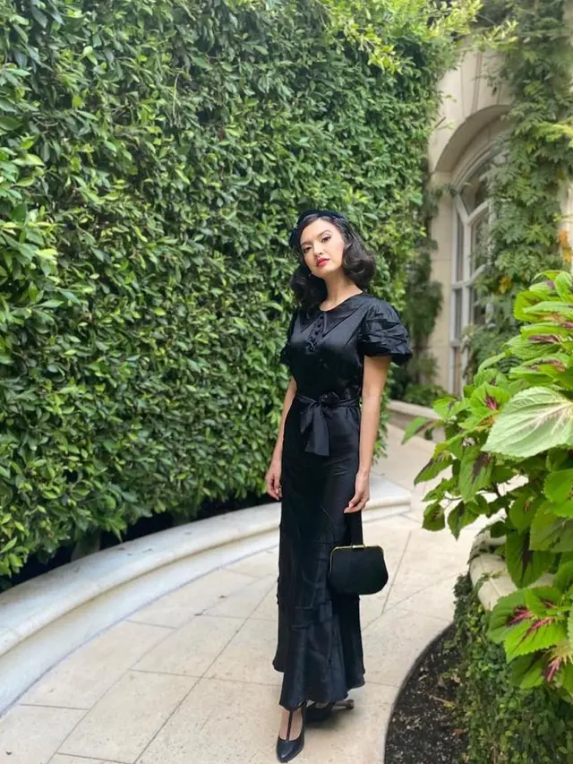 6 Gaya Raline Shah dengan Gaya Vintage Ini Menawan