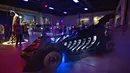  'Batmobile' yang digunakan dalam film "Batman Forever" tahun 1995 dipamerkan di Warner Bros VIP Studio Tour "The Batman Exhibit" di Burbank, California (26/6/2014) (REUTERS/Mario Anzuoni)