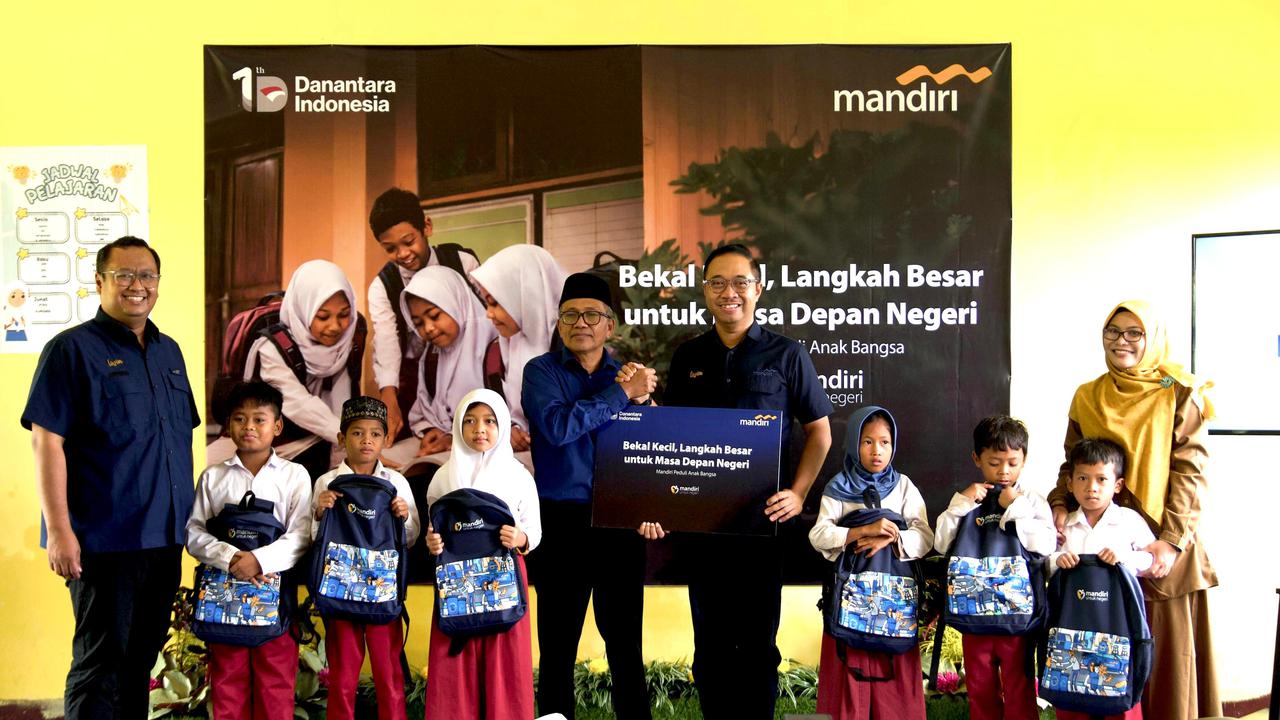 Bank Mandiri Bagikan Lebih dari 33 Ribu Tas Sekolah untuk Siswa di Berbagai Daerah, Komitmen Nyata untuk Pendidikan
