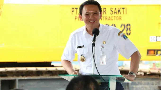 Video Lucu! Dikerumuni Cewek Cakep, Ahok Cuma Bisa Mesem-mesem