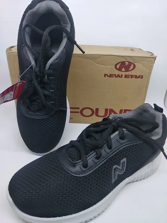 Merek Sepatu yang Dulu Identik dengan Anak Sekolah Era 1990-an