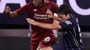 Penyerang Liverpool, Daniel Sturridge berusaha melewati bek Manchester City Eric Garcia saat bertanding pada International Champions Cup di East Rutherford, N.J. (25/7). Liverpool menang 2-1 atas City. (AP Photo/Julio Cortez)