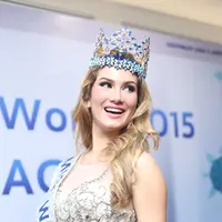 Mireia Lalaguna berbagi pengalamannya selama menjadi Miss World, bisa banyak sahabat dengan negara-negara yang ia kunjungi. (Foto: Andy Masela/Bintang.com)