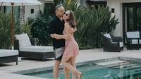 Seperti inilah potret romantis BCL dan Tiko Aryawardhana saat bulan madu di Bali. Kini pasangan ini sedang menikmati waktu liburan. [Foto: instagram.com/itsmebcl]