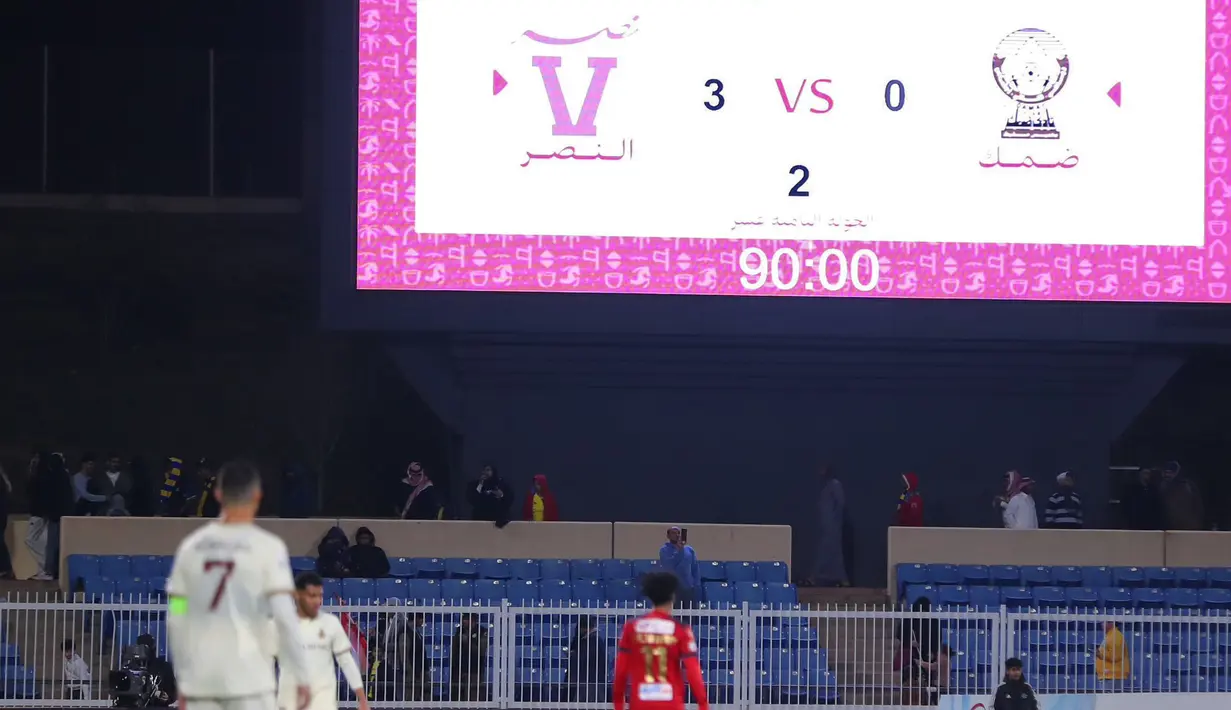 Papan skor pada laga lanjutan Liga Arab Saudi antara Damac FC melawan Al Nassr di Prince Sultan bin Abdulaziz Sports City Stadium, Abha, Arab Saudi, Sabtu (25/2/2023) malam WIB. CR7 berhasil mencetak hattrick pada menit ke-18, 23', dan 44'. (Twitter/@AlNassrFC)