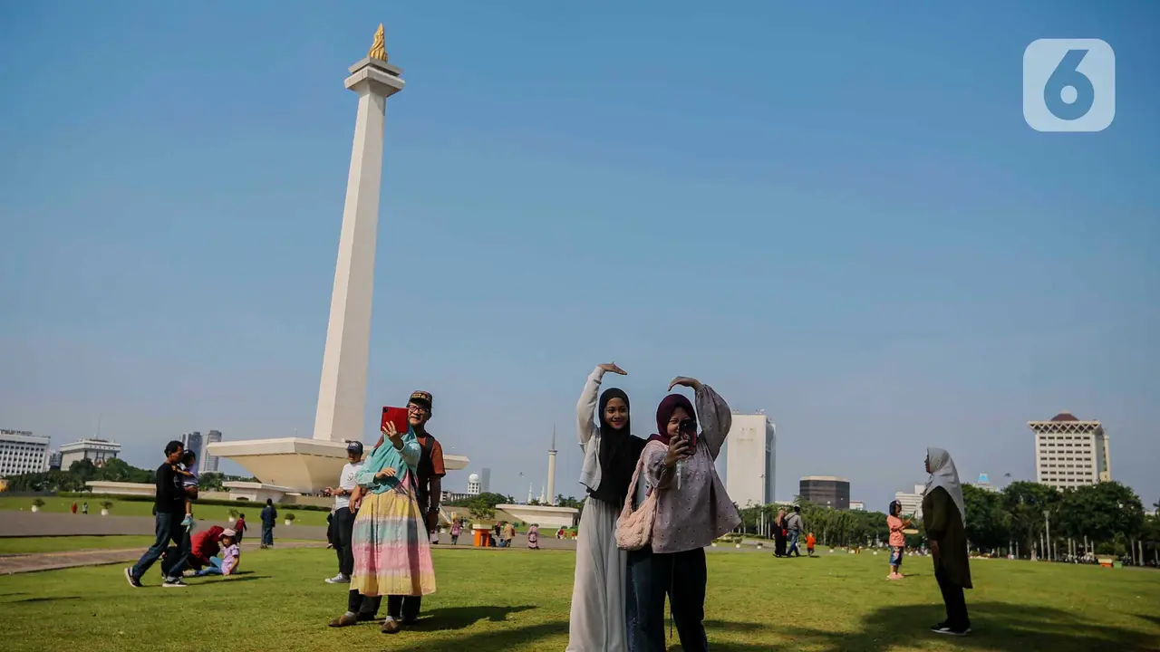 Kawasan Monas Ramai Dikunjungi Wisatawan