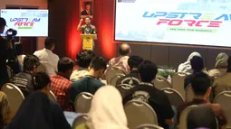 Chief Content Officer (CCO) Kapanlagi Youniverse (KLY), Wenseslaus Manggut memberi sambutan jelang seminar Upstream Force We Are The Energy di Auditorium Lantai 2 Gedung Interdisciplinary Engineering Fakultas Teknik Universitas Indonesia (IDE FTUI), Depok, Jawa Barat, Selasa (4/11/2025). Acara ini juga mendorong generasi muda untuk menjadi pengubah arah dalam industri energi Indonesia. (Liputan6.com/Helmi Fithriansyah)