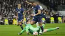 Gol pemain Prancis itu mementahkan keunggulan PSG yang sempat memimpin lewat gol Kylian Mbappe pada menit ke-28. (AP/Manu Fernandez)