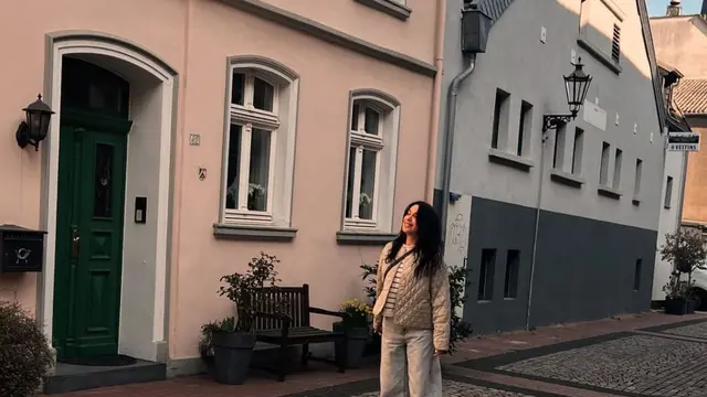 5 Momen Natural Sophia Latjuba di Jerman yang Tetap Bikin Terpesona