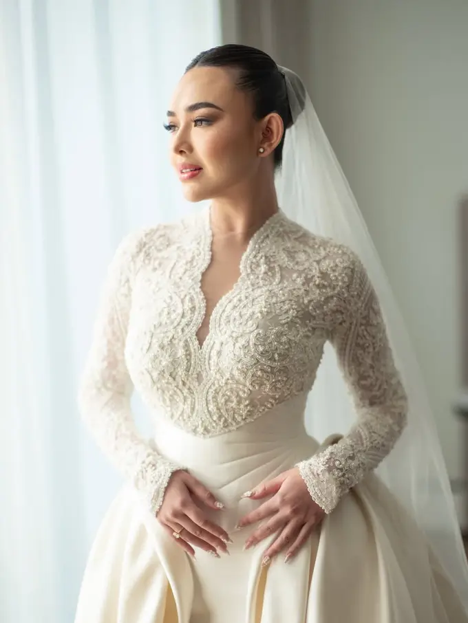 Amanda Manopo dan Kenny first kiss di hari pernikahannya.  [@fannyhamasaki]