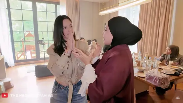 Potret Dapur dan Meja Makan di Villa Zaskia Sungkar dan Irwansyah di Bogor