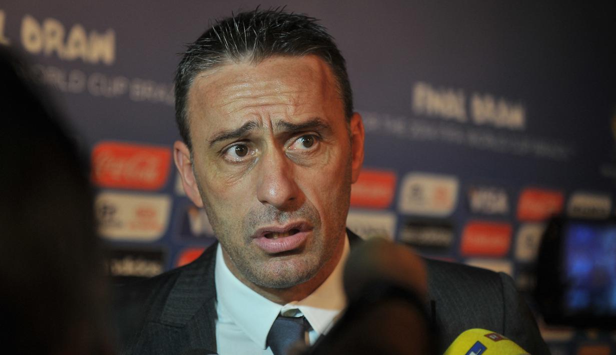 Paulo Bento. Pelatih asli Portugal berusia 53 tahun yang kini berstatus tanpa klub sejak 31 Desember 2022 setelah dipecat Timnas Korea Selatan usai Piala Dunia 2022 ini tercatat pernah membesut Timnas Portugal selama 4 tahun sejak 21 September 2010 hingga 11 September 2014. Dari total 47 laga, torehannya adalah 26 kali menang, 12 kali imbang dan 9 kali kalah. Ajang besar dalam masa kepelatihannya adalah Euro 2012 dan Piala Dunia 2014. Prestasi terbaiknya adalah mencapai semifinal Euro 2012 sebelum akhirnya takluk 2-4 melaui adu penalti dari Spanyol. (AFP/Nelson Almeida)