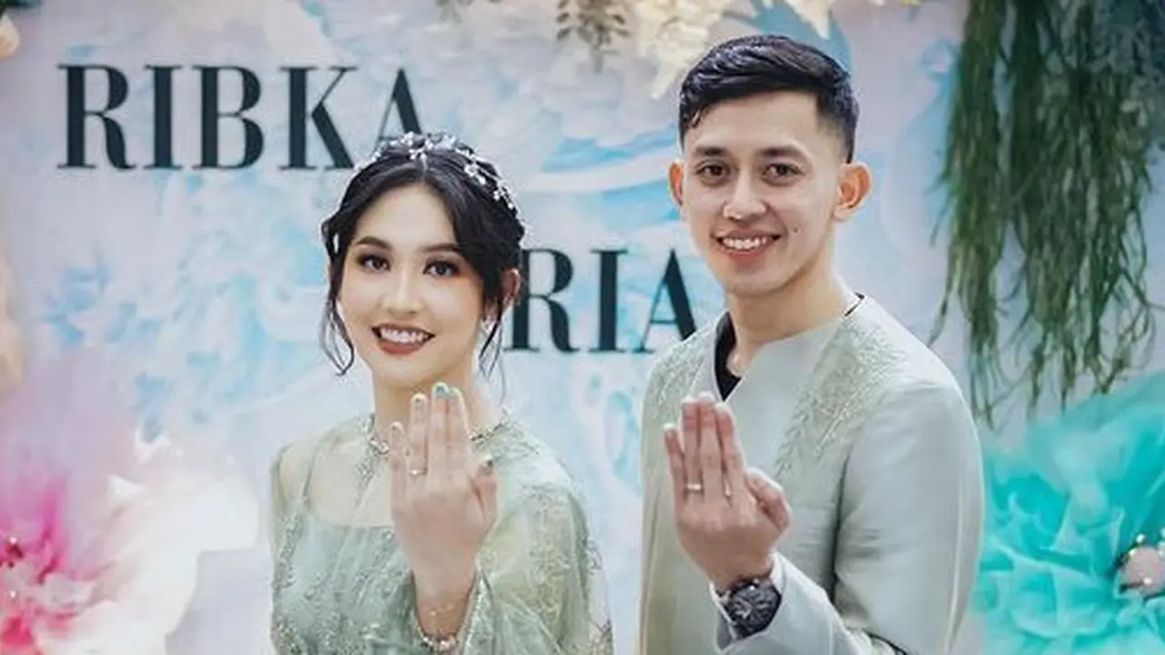 Atlet Bulu Tangkis Indonesia Rian Ardianto dan Ribka Sugiarto saat Tunangan