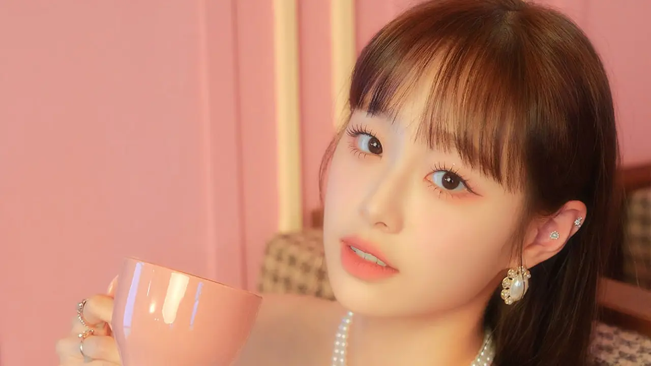 Chuu Loona. (BlockBerry Creative via Soompi)