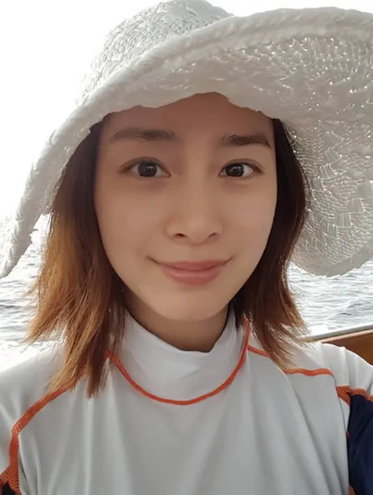 Melansir Soompi, pihak agensi mengumumkan bahwa Kim dan Rai telah menikah sejak bulan Januari lalu dan keduanya kini tengah menunggu kelahiran anak pertamanya yang sedang dikandung Kim. (Instagram/taeheekim)