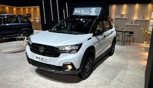 Aksen hitam membuat Suzuki XL7 Hybrid Alpha Kuro tampil gagah dan berkarakter. (Liputan6.com / Septian Pamungkas)