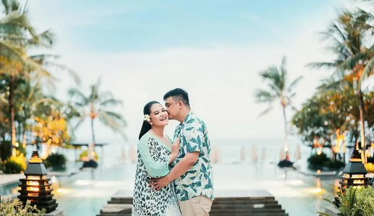 Kahiyang Ayu dan Bobby Nasution sedang berbahagia menanti anak ketiga mereka. Hampir 5 tahun menikah, keduanya tak pernah diterpa isu miring. (instagram.com/doleytobing)