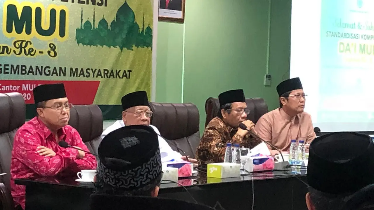Menko Polhukam Mahfud Md saat memberikan sambutan dalam acara Standarisasi Kompetensi Dai di kantor MUI. (Liputan6.com/Putu Merta Surya Putra)