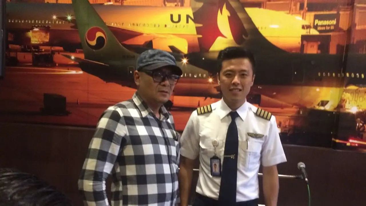 Jimmy Van Houten dan pilot Vincent Raditya