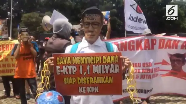 Massa mulai memadati depan gedung KPK sejak pagi hari.