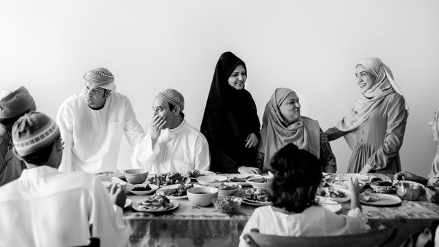 Ilustrasi Islami, keluarga muslim, silaturahmi, buka puasa