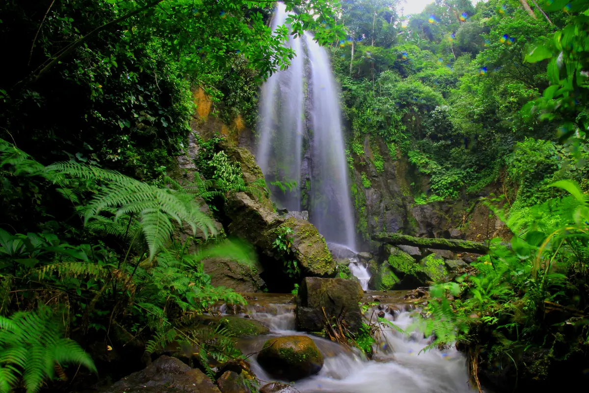 Sempat Meluap ke Jalan, Debit Air Terjun Lembah Anai Kembali Normal