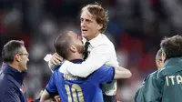 Roberto Mancini - Pelatih berkebangsaan Italia ini sukses membawa negaranya berjaya Piala Eropa edisi tahun 2020. Di partai final, Gli Azzurri menumbangkan tuan rumah Inggris lewat drama adu penalti. (Foto:AP/Carl Recine)