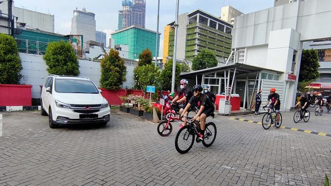 Keseruan acara gowes bareng bertajuk Unlimited Hope yang digelar Smartfren. (Liputan6.com/Agustinus M. Damar)