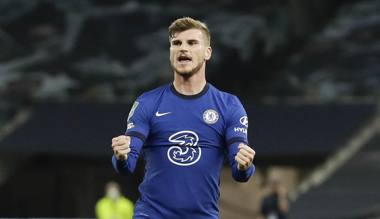 Striker Chelsea, Timo Werner, melakukan selebrasi usai mencetak gol ke gawang Tottenham Hotspur pada laga Piala Liga Inggris di London, Rabu (30/9/2020). Tottenham menang adu penalti dengan skor 5-4 (1-1). (Matt Dunham/Pool via AP)
